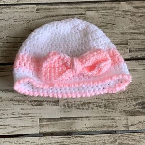 5/$25 
Homemade Knit Pink and White Bow Hat